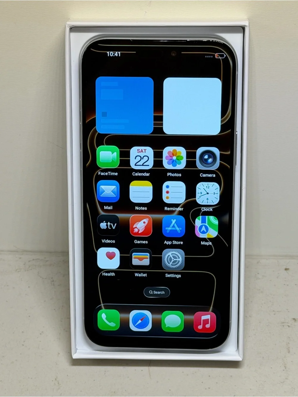 Smartphone High quality Silver & White Smartphone - Modern Dual-Tone Design 1TB